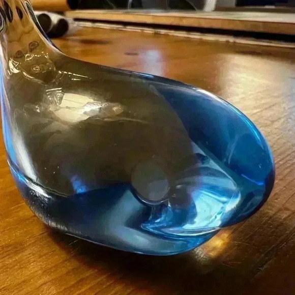 Glass blue whale - Picture 3 of 3